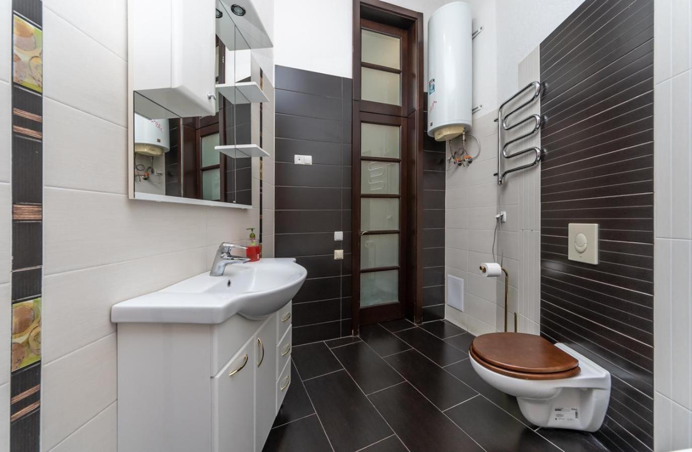 קייב Comfortable Apartment On Mikhaylovskiy Lane מראה חיצוני תמונה